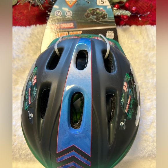 NWT Grave Digger Helmet ๐ช for Kids - Picture 9 of 10